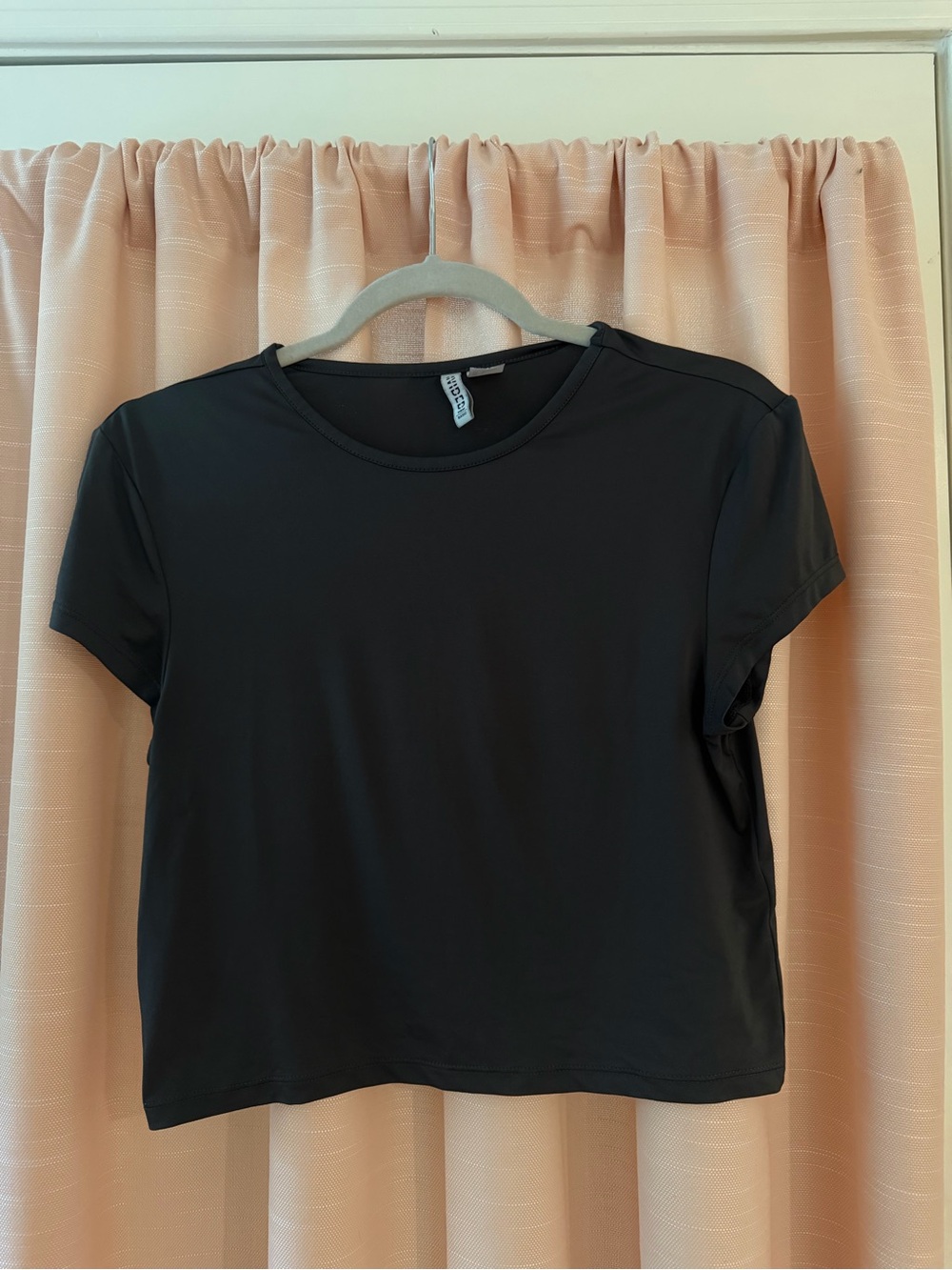 Dark grey  Women’s Short Sleeve Crewneck Top
Size L 
Very good condition